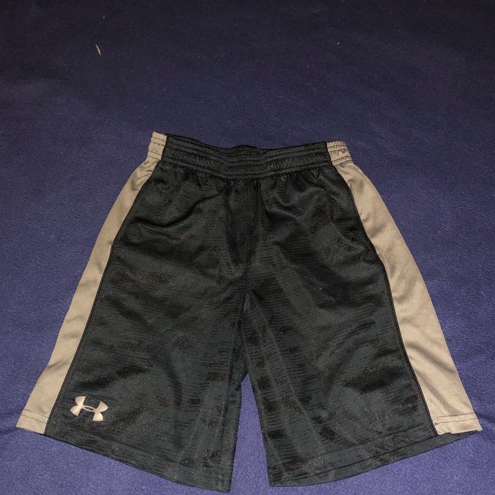 Boys medium Under armor athletic shorts